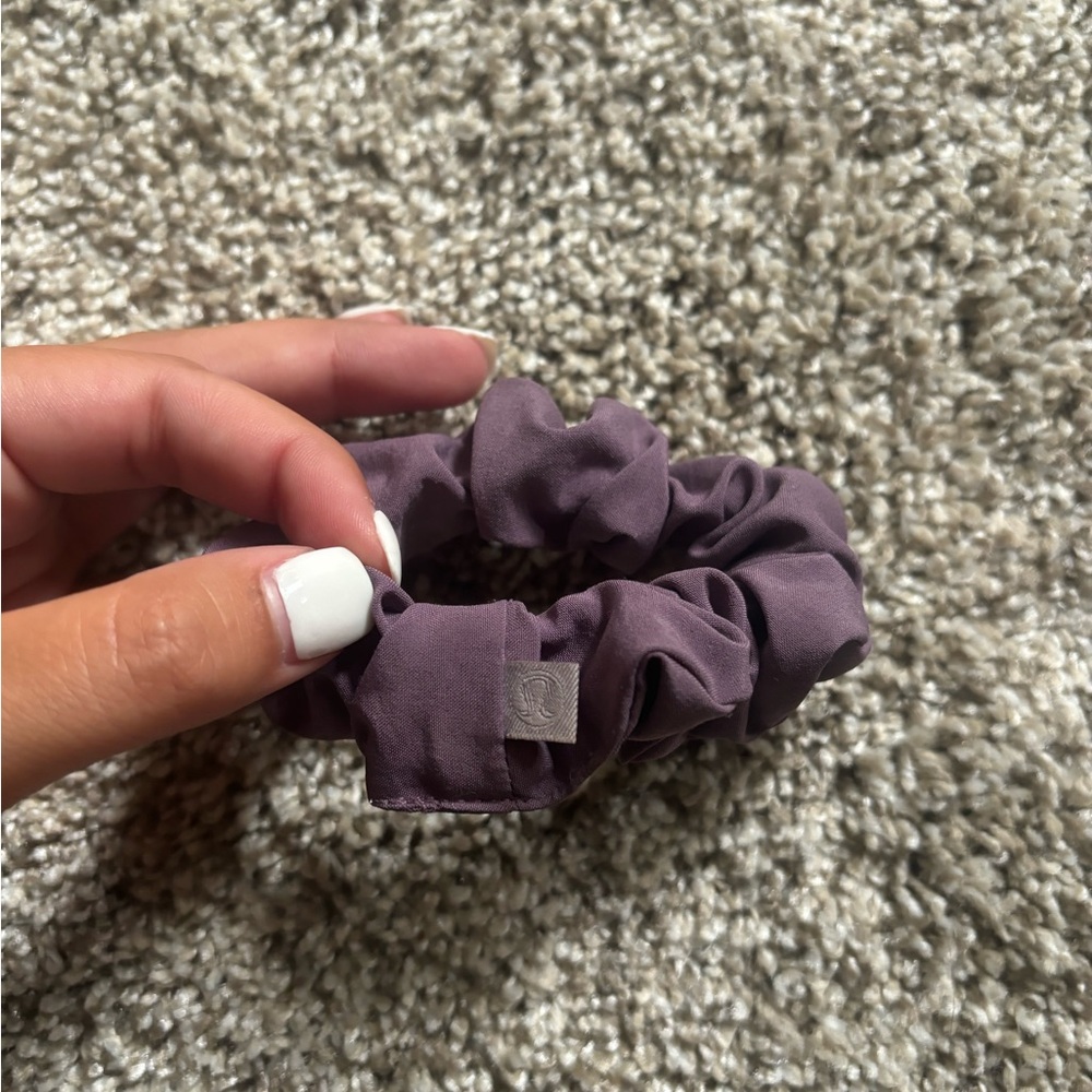 Lululemon scrunchie